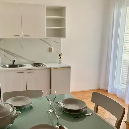 Apartment In With Sea View, Balcony, Air Conditioning, Wifi 4174-10 Duce